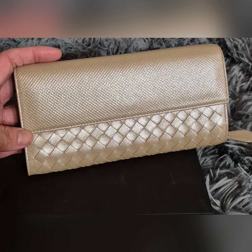 Bottega Veneta Cream shiny golden color long wallet - Picture 14 of 15